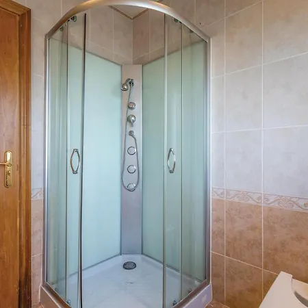 בית נופש Beach Front Home In Lloret De Mar יורט דה מאר