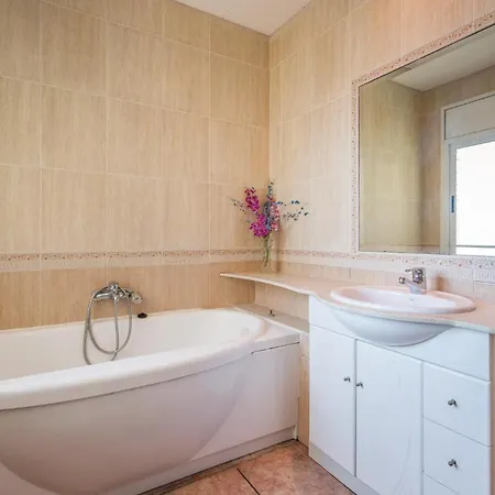 Beach Front Home In Lloret De Mar בית נופש *