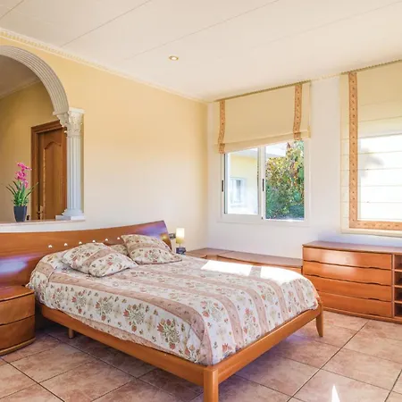 Beach Front Home In Lloret De Mar יורט דה מאר