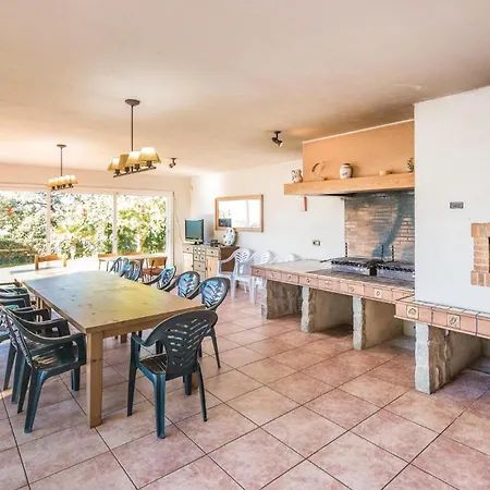 Beach Front Home In Lloret De Mar בית נופש