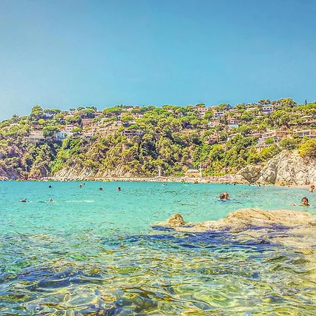 Beach Front Home In Lloret De Mar בית נופש *